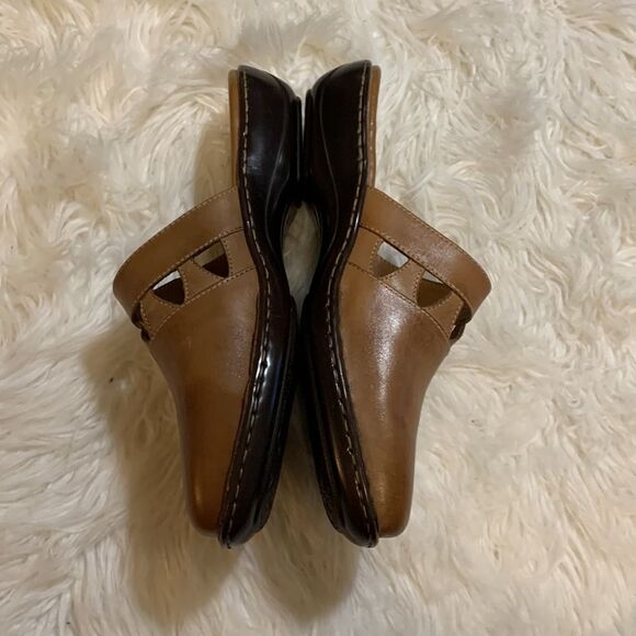 Hush puppies size 11 camel color mules. - Picture 2 of 7